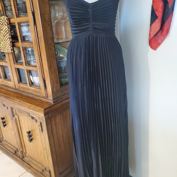 Petal & Pup Elegant Pleated Black Maxi Dress - Picture 7 of 10